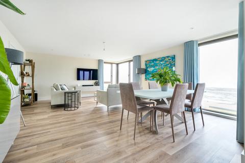3 bedroom flat for sale, West Parade, West Sussex BN11
