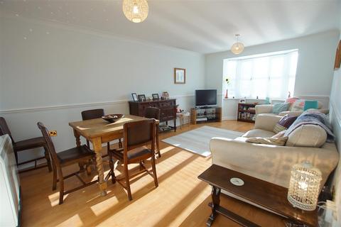 2 bedroom apartment to rent, Birch End, Warwick