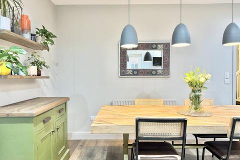 40 Azalea Close, London Colney, St Albans, AL2 1UA
