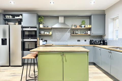 40 Azalea Close, London Colney, St Albans, AL2 1UA