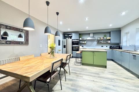 40 Azalea Close, London Colney, St Albans, AL2 1UA