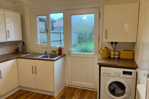 3 bedroom terraced house to rent, Birklands Avenue, Sheffield S13