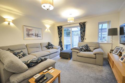 4 bedroom end of terrace house for sale, Casterbridge Way, Gillingham