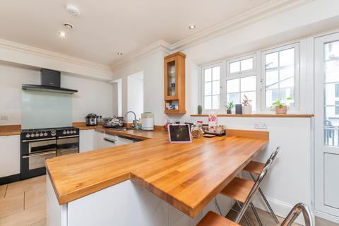 4 bedroom flat for sale, Eton Avenue, London, NW3