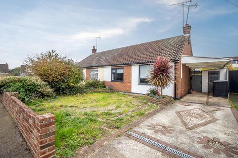 2 bedroom semi-detached bungalow for sale, Nutcombe Crescent, Rochford SS4