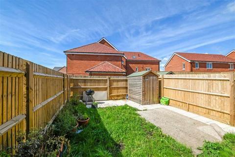 3 bedroom semi-detached house to rent, Charlie Drive, Bracklesham Bay, Chichester, PO20