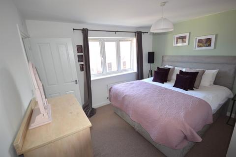 3 bedroom semi-detached house to rent, Charlie Drive, Bracklesham Bay, Chichester, PO20