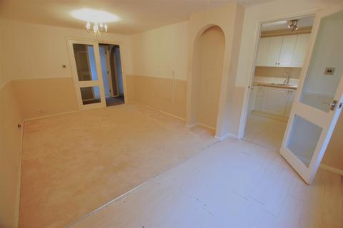 2 bedroom flat for sale, Tudor Close, Hatfield