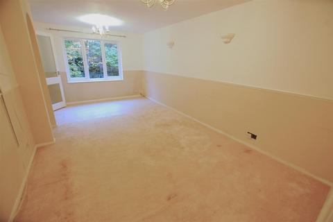 2 bedroom flat for sale, Tudor Close, Hatfield