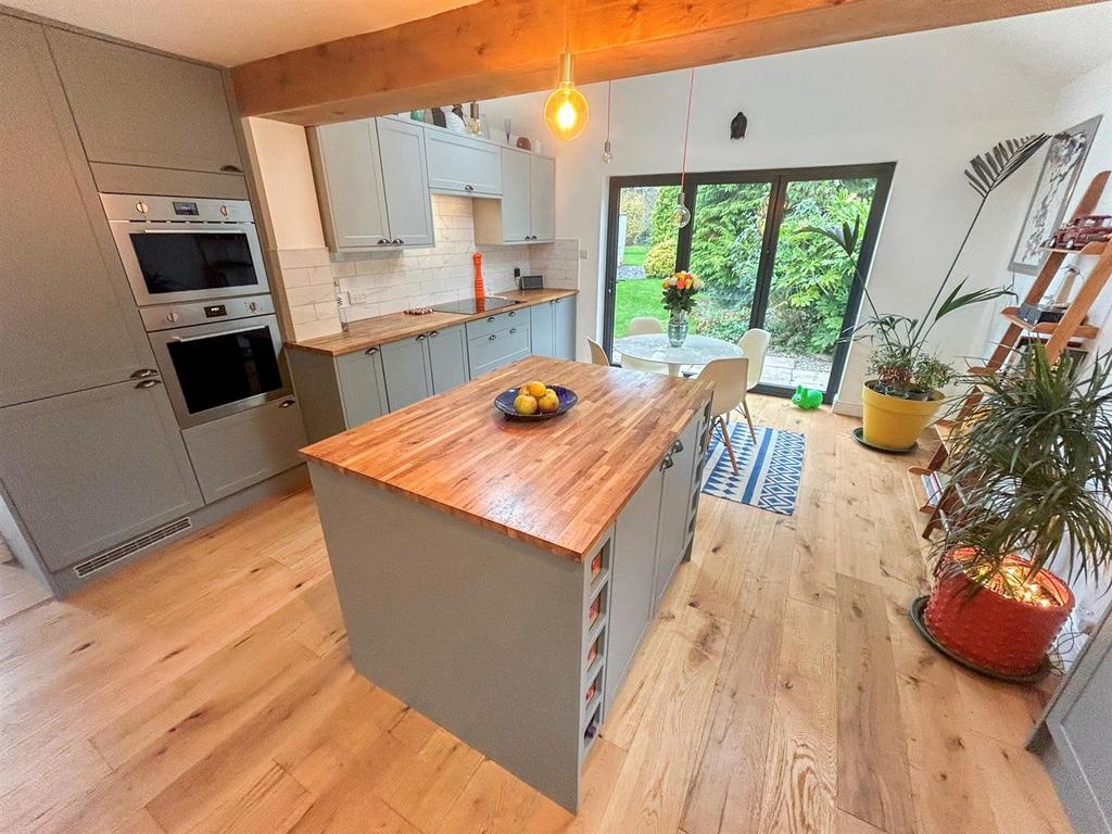 Kitchen/ Breakfast Room