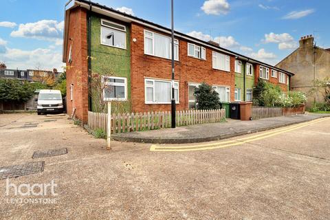 2 bedroom flat for sale, Boscombe Avenue, Leyton