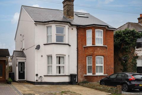 3 bedroom semi-detached house to rent, Hook Road, Epsom