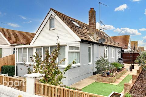 3 bedroom detached bungalow for sale, Broadway, Clacton-On-Sea