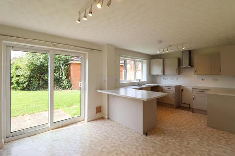 4 bedroom detached house to rent, Hertford Close, Ely CB6