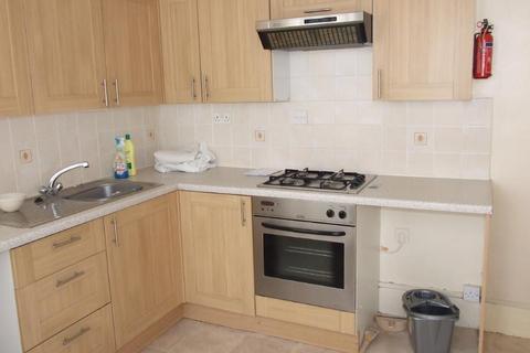 3 bedroom terraced house to rent, Boden Street, CHARD