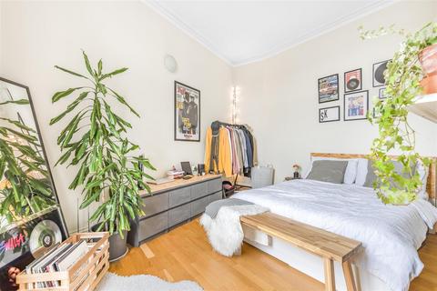 3 bedroom flat to rent, St Pauls Avenue, London, NW2