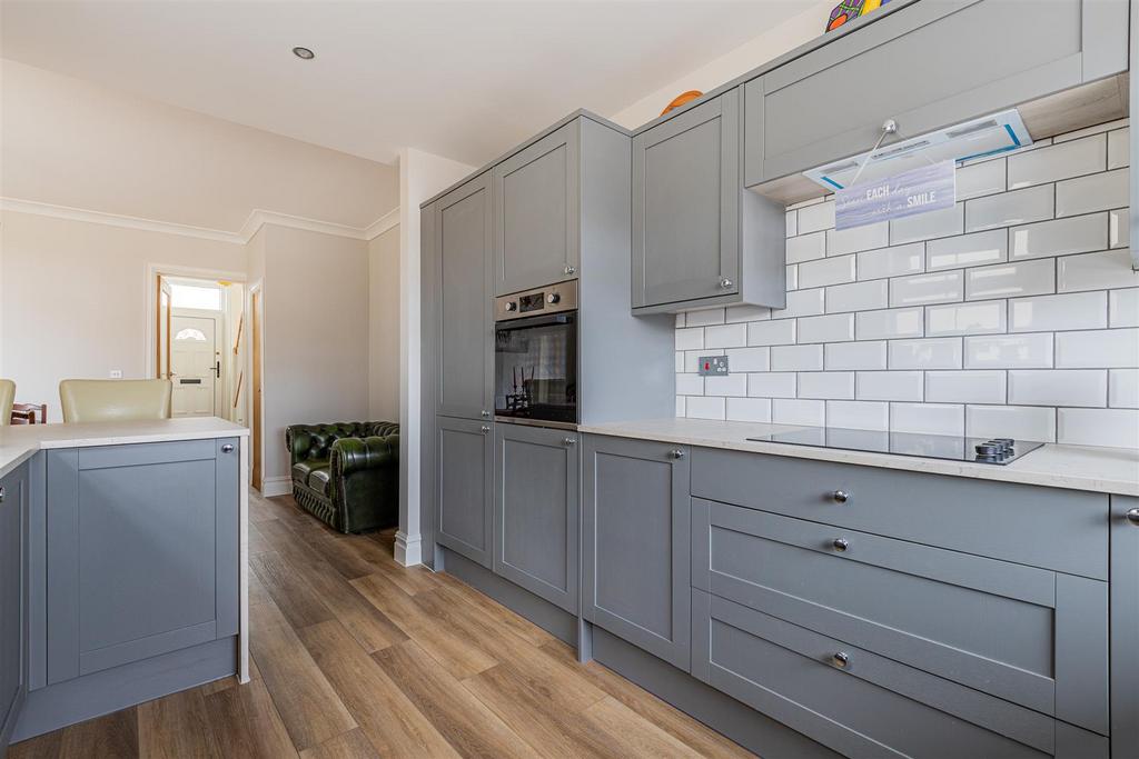Clodien Avenue 39-16.jpg