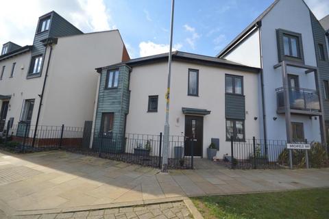 3 bedroom end of terrace house to rent, 27 Birchfield Way