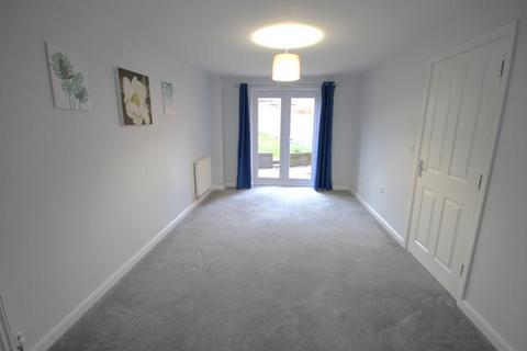 3 bedroom end of terrace house to rent, 27 Birchfield Way