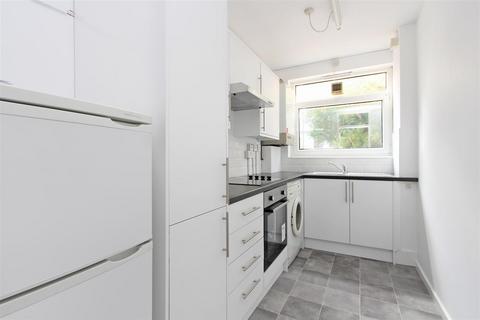 1 bedroom flat to rent, Lacy Road, London