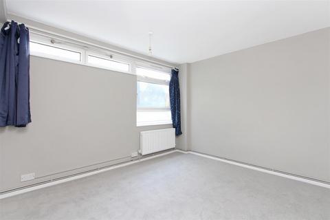 1 bedroom flat to rent, Lacy Road, London