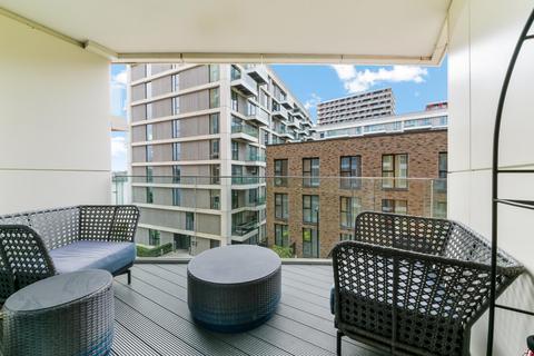 2 bedroom flat for sale, Carrick House, Royal Wharf, E16