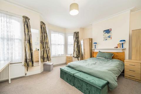 4 bedroom house for sale, Ballater Road, London SW2