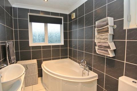 4 bedroom house for sale, Gilmore Crescent, Ashford TW15