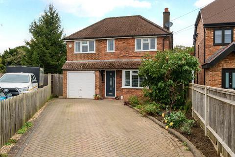 2 Birch Circle, Godalming, GU7 3NS