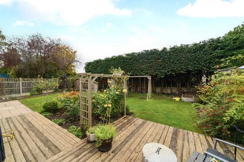 2 Birch Circle, Godalming, GU7 3NS