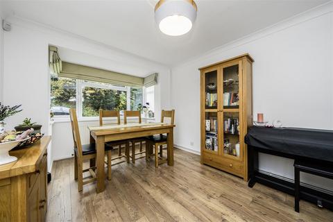 3 bedroom detached house for sale, Acacia Close, Stanmore HA7