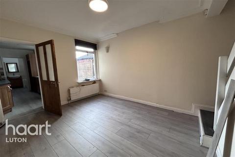 4 bedroom terraced house to rent, Moreton Road South, Luton