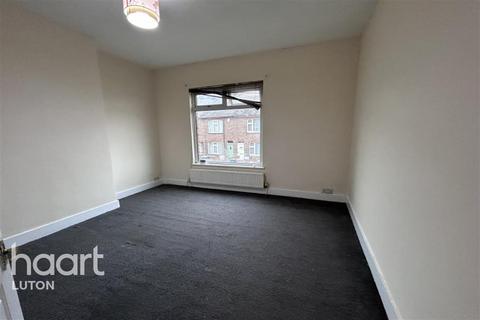 4 bedroom terraced house to rent, Moreton Road South, Luton