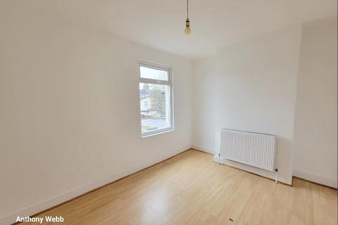 2 bedroom terraced house to rent, Bounces Road, Edmonton, N9