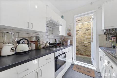 2 bedroom flat to rent, Ranelagh Road, London, N17