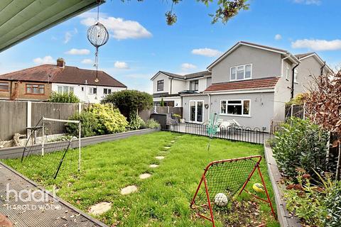 41 Ravensbourne Crescent, Romford, RM3 0UD