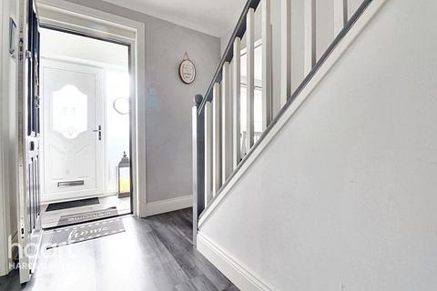 41 Ravensbourne Crescent, Romford, RM3 0UD
