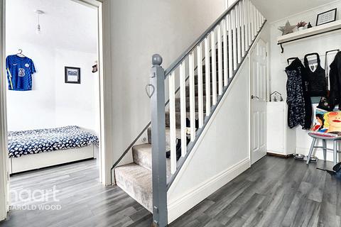 41 Ravensbourne Crescent, Romford, RM3 0UD