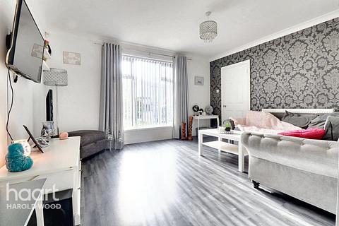 41 Ravensbourne Crescent, Romford, RM3 0UD