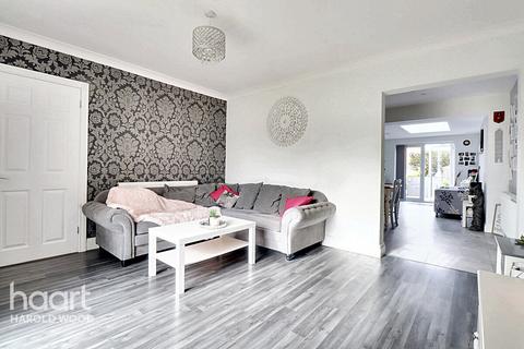 41 Ravensbourne Crescent, Romford, RM3 0UD
