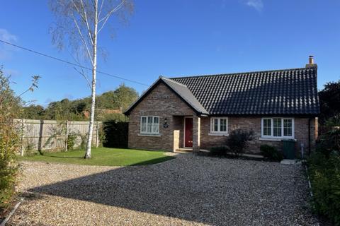 2 bedroom detached bungalow to rent, Watton Road, Norwich NR16