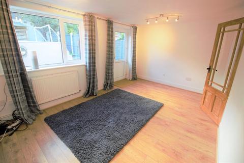 3 bedroom terraced house to rent, Kershaw Street, Derbyshire SK13