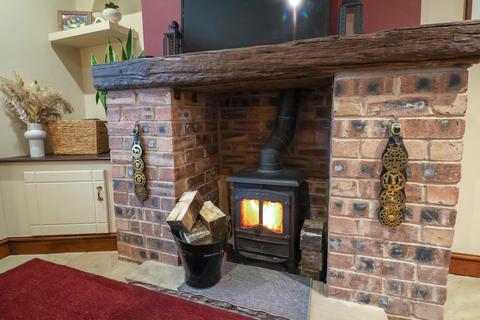 2 bedroom cottage for sale, Marple Road, Glossop SK13