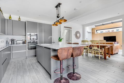 33 Ruskin Drive, Worcester Park, KT4 8LG