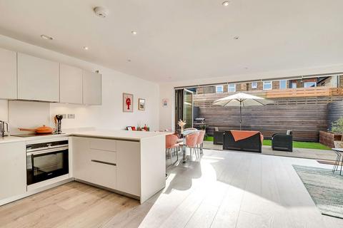 3 bedroom terraced house for sale, London CR4