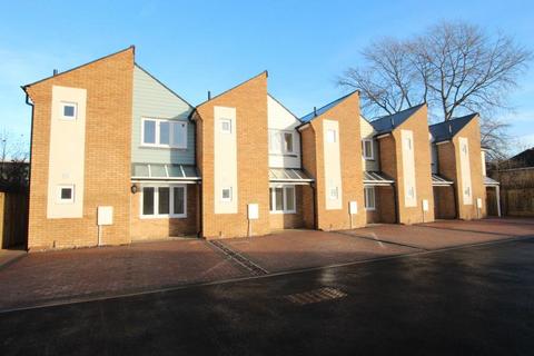 3 bedroom terraced house to rent, Jacobs Green, Guildford GU1