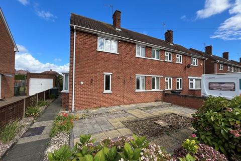 3 bedroom semi-detached house to rent, The Triangle, Longlevens, Gloucester