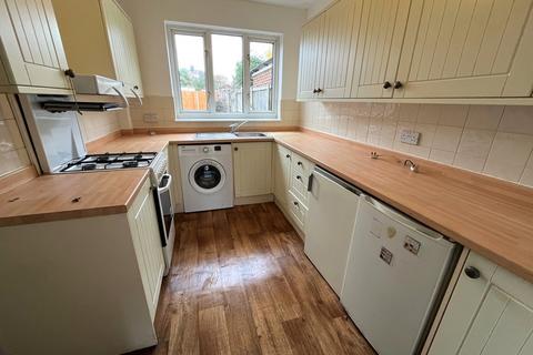 3 bedroom semi-detached house to rent, The Triangle, Longlevens, Gloucester