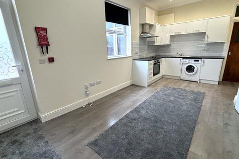 1 bedroom ground floor flat to rent, Studley Manor, 270 Frome Road