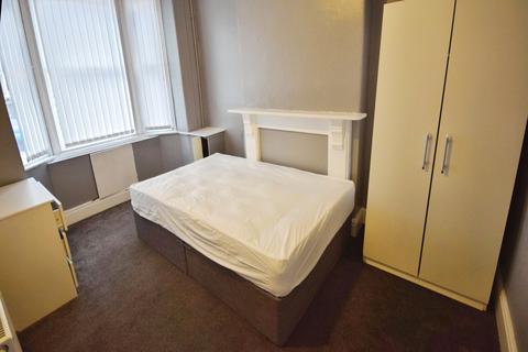 2 bedroom terraced house to rent, Stanton Road, Meir